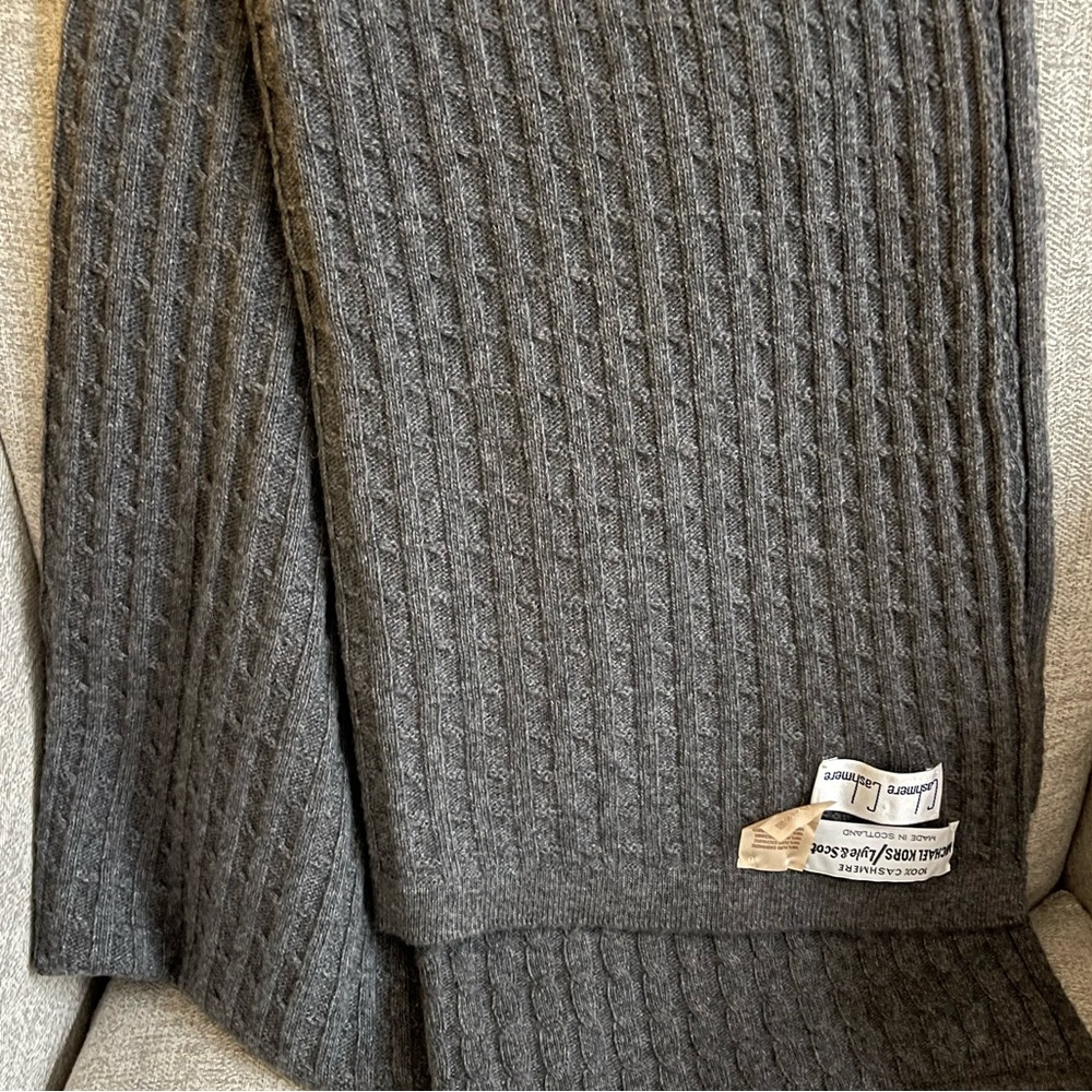 Oversized Vintage Michael Kors/Lyle & Scott 100% Cashmere Scarf - Picture 4 of 4